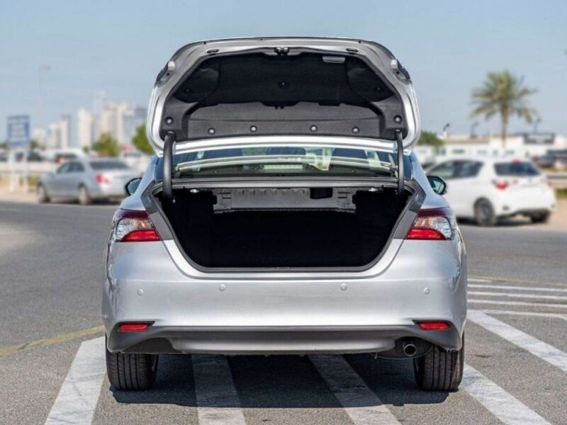 2024 Toyota Camry LE 2.5-liter 4-cylinder Petrol Engine Silver Beige Sedan Automatic GCC