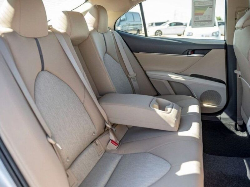2024 Toyota Camry LE 2.5-liter 4-cylinder Petrol Engine Silver Beige Sedan Automatic GCC