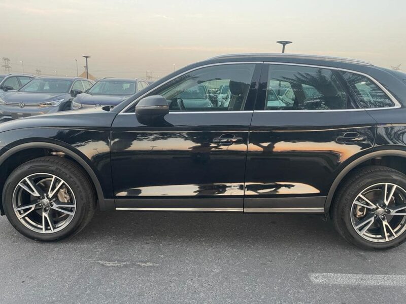 2020 Audi Q5 40 TDI Quattro 2.0 Liters 4-cylinder Diesel Engine Black SUV Automatic