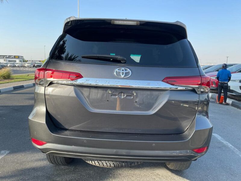 2021 Toyota Fortuner GXL 2.8L 4-cylinder Turbo Diesel Engine Grey SUV Automatic