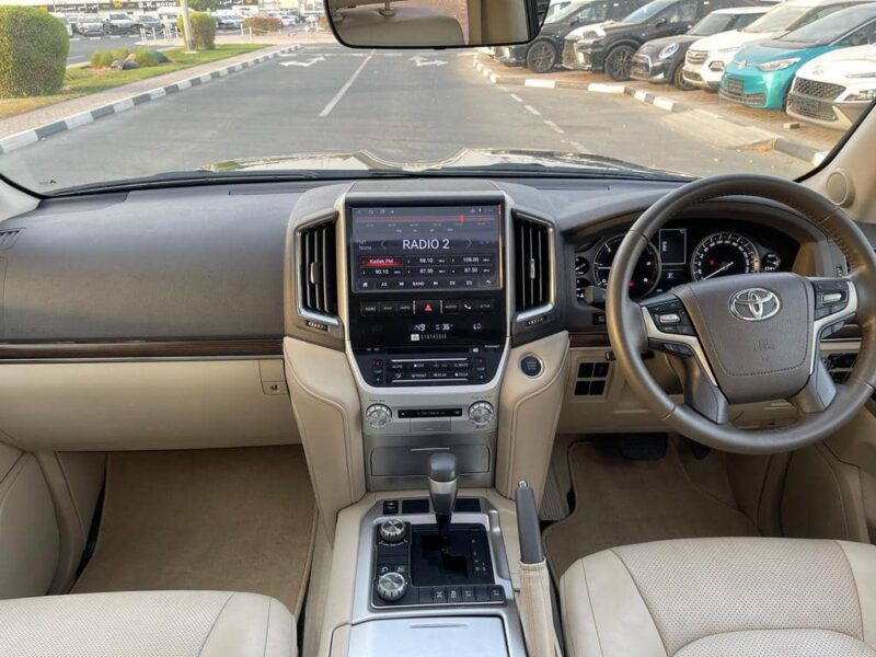 2018 Toyota Land Cruiser VX 200 Series 4.5L V8 Twin Turbo Diesel Engine Black Beige SUV
