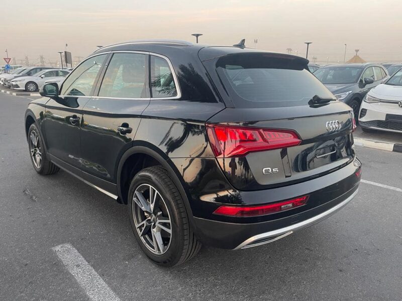 2020 Audi Q5 40 TDI Quattro 2.0 Liters 4-cylinder Diesel Engine Black SUV Automatic