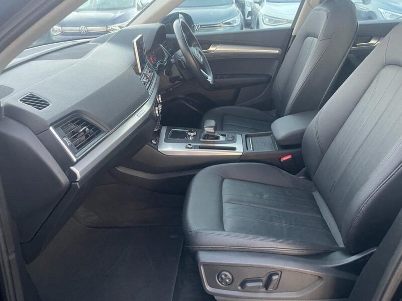 2020 Audi Q5 40 TDI Quattro 2.0 Liters 4-cylinder Diesel Engine Black SUV Automatic