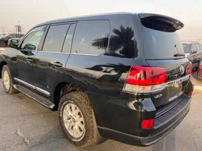 2018 Toyota Land Cruiser VX 200 Series 4.5L V8 Twin Turbo Diesel Engine Black Beige SUV