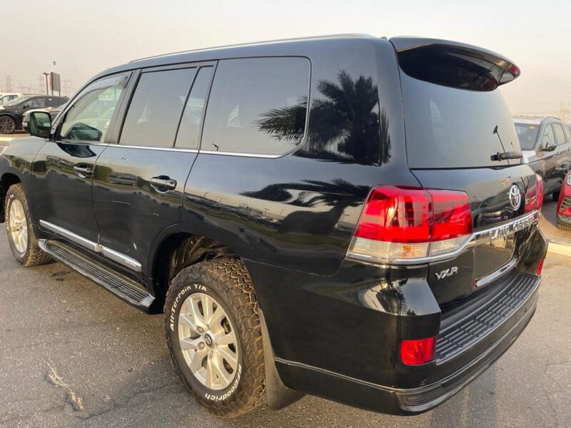 2018 Toyota Land Cruiser VX 200 Series 4.5L V8 Twin Turbo Diesel Engine Black Beige SUV