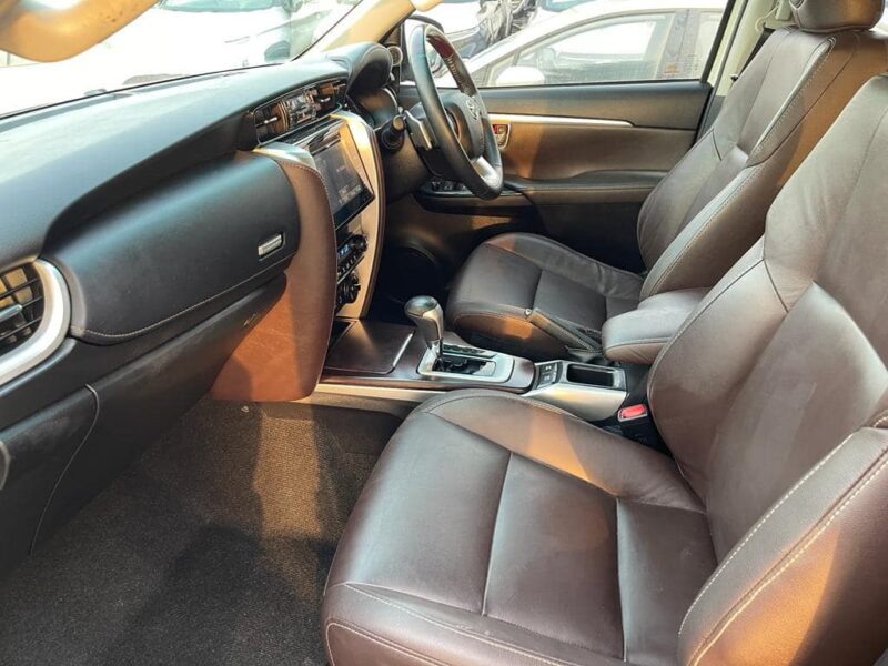 2017 Toyota Fortuner Crusade 2.8L Turbo Diesel Engine White Brown SUV Automatic