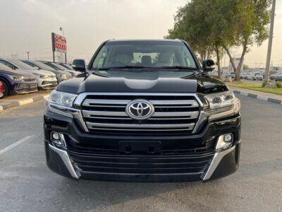 2018 Toyota Land Cruiser VX 200 Series 4.5L V8 Twin Turbo Diesel Engine Black Beige SUV