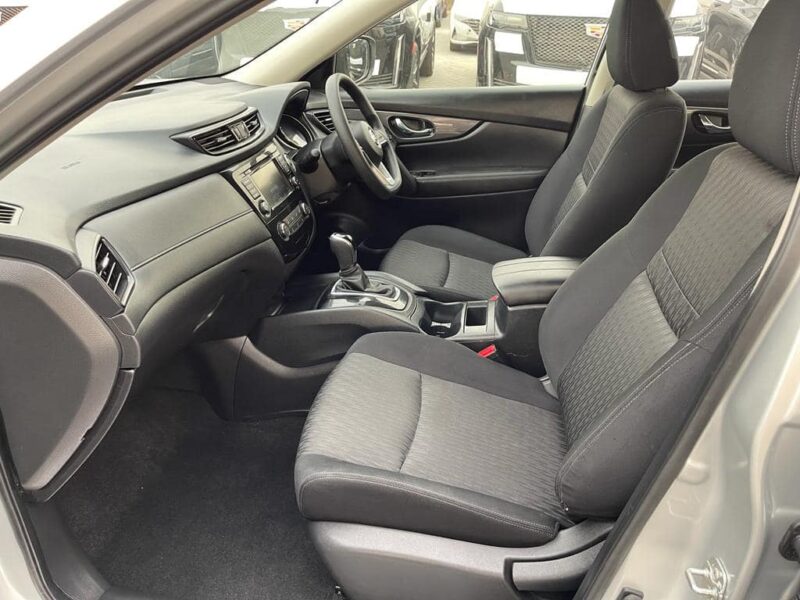 2022 Nissan X-Trail ST 2.0-liter Inline 4-cylinder Petrol Engine Silver Grey SUV Automatic