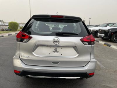 2022 Nissan X-Trail ST 2.0-liter Inline 4-cylinder Petrol Engine Silver Grey SUV Automatic