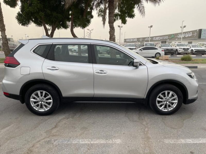 2022 Nissan X-Trail ST 2.0-liter Inline 4-cylinder Petrol Engine Silver Grey SUV Automatic