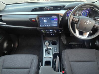 2016 Toyota Hilux SR5 Dual Cab 2.8-litre 4-cylinder Turbo Diesel Grey Black Pickup