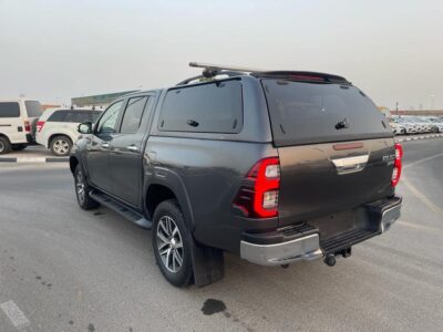 2016 Toyota Hilux SR5 Dual Cab 2.8-litre 4-cylinder Turbo Diesel Grey Black Pickup