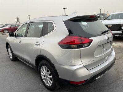 2022 Nissan X-Trail ST 2.0-liter Inline 4-cylinder Petrol Engine Silver Grey SUV Automatic