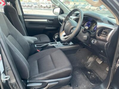 2016 Toyota Hilux SR5 Dual Cab 2.8-litre 4-cylinder Turbo Diesel Grey Black Pickup