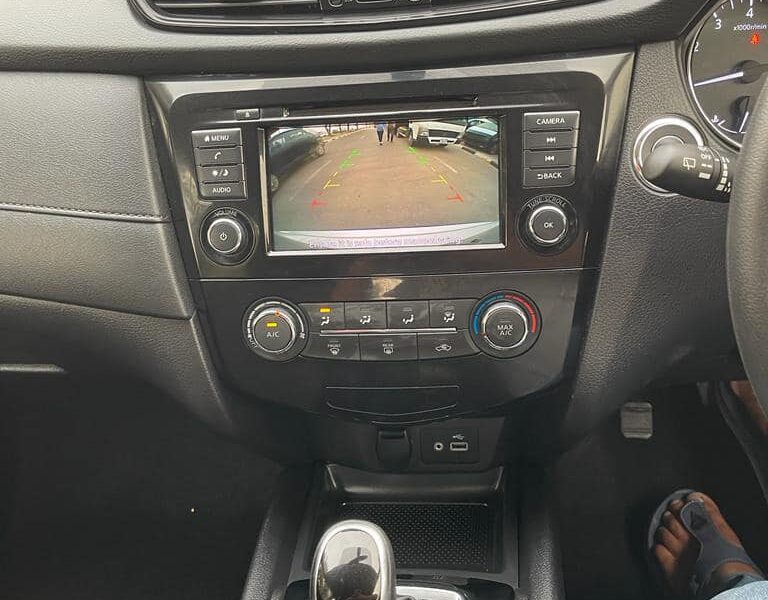 2022 Nissan X-Trail ST 2.0-liter Inline 4-cylinder Petrol Engine Silver Grey SUV Automatic