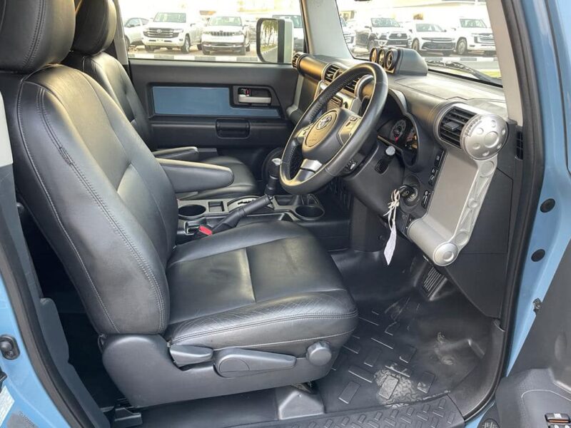 2016 Toyota FJ Cruiser 4.0 Litres V6 Petrol Engine Blue Black SUV Automatic