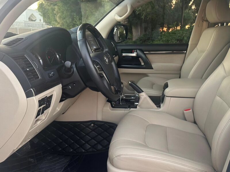 2021 Toyota Land Cruiser GXR 4.6 Liters V8 Petrol Engine White Beige SUV Automatic