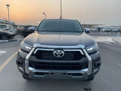 2016 Toyota Hilux SR5 Dual Cab 2.8-litre 4-cylinder Turbo Diesel Grey Black Pickup
