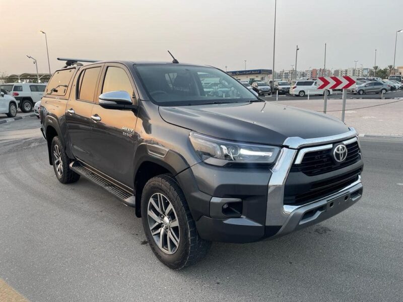 2016 Toyota Hilux SR5 Dual Cab 2.8-litre 4-cylinder Turbo Diesel Grey Black Pickup