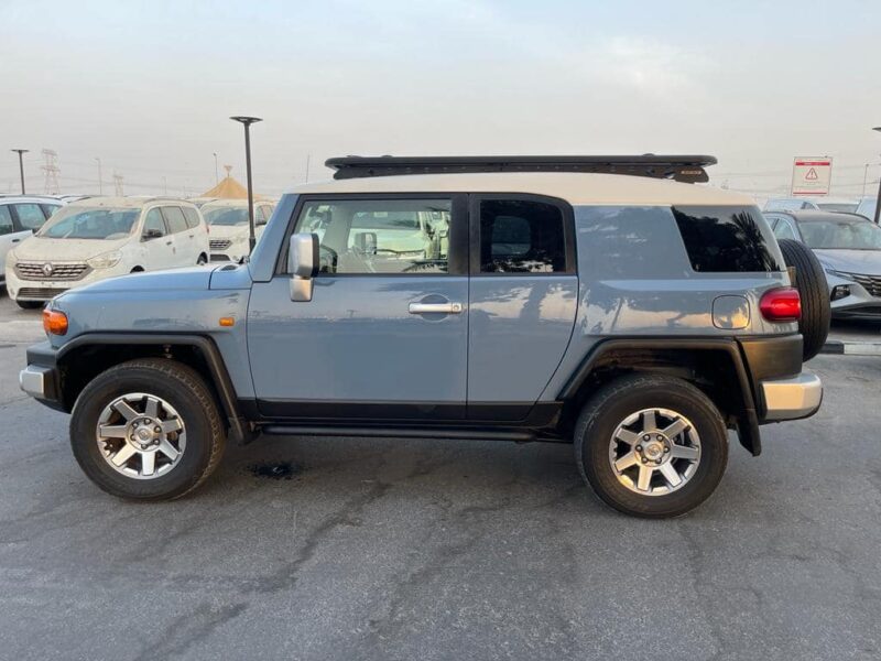 2016 Toyota FJ Cruiser 4.0 Litres V6 Petrol Engine Blue Black SUV Automatic