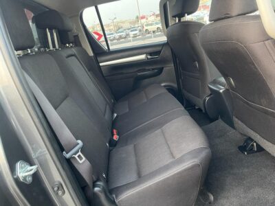 2016 Toyota Hilux SR5 Dual Cab 2.8-litre 4-cylinder Turbo Diesel Grey Black Pickup