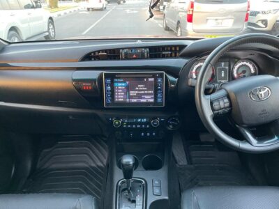 2018 Toyota Hilux Rugged X 4-cylinder 2.8L Diesel Turbo Intercooled Orange Black Pickup