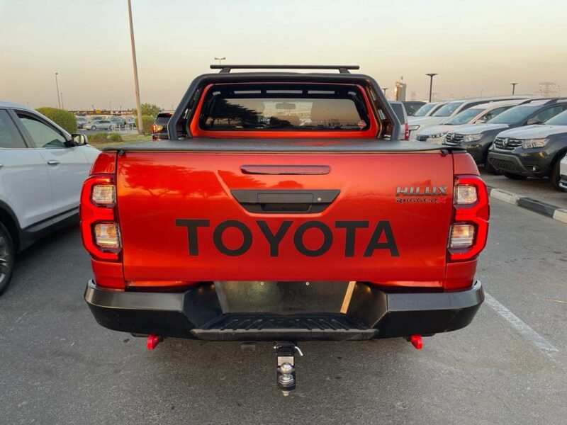 2018 Toyota Hilux Rugged X 4-cylinder 2.8L Diesel Turbo Intercooled Orange Black Pickup