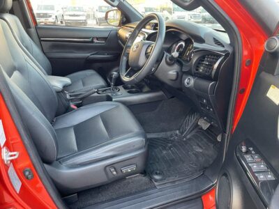 2018 Toyota Hilux Rugged X 4-cylinder 2.8L Diesel Turbo Intercooled Orange Black Pickup