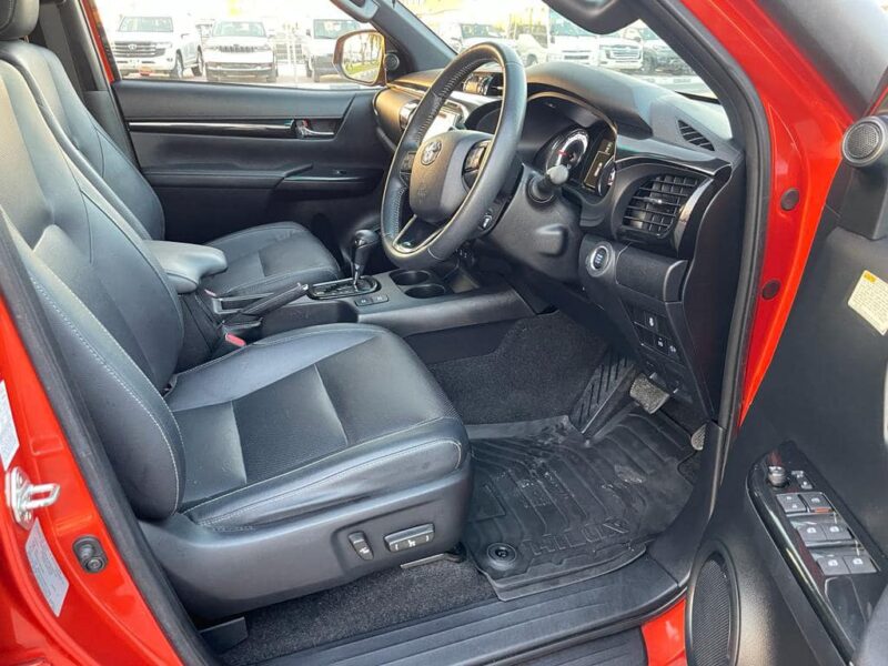 2018 Toyota Hilux Rugged X 4-cylinder 2.8L Diesel Turbo Intercooled Orange Black Pickup