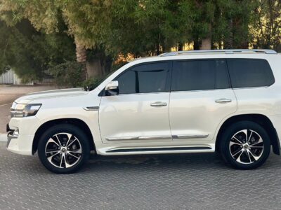 2021 Toyota Land Cruiser GXR 4.6 Liters V8 Petrol Engine White Beige SUV Automatic