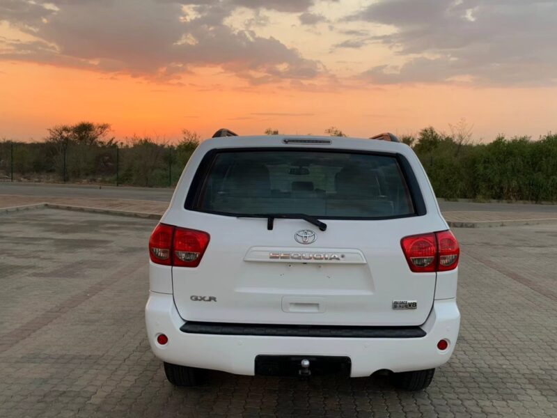 2015 Toyota Land Cruiser GXR 4.0 Litres V6 Petrol Engine White Beige SUV Automatic