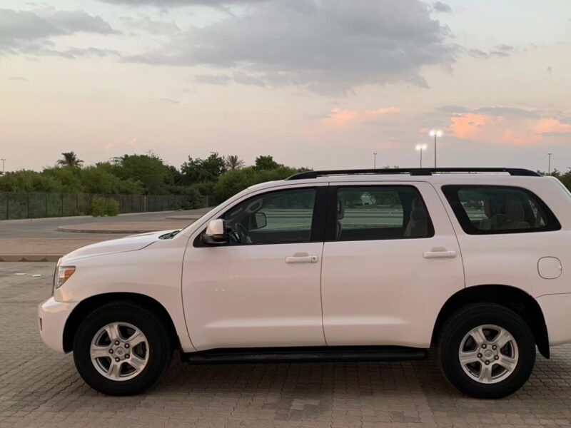 2015 Toyota Land Cruiser GXR 4.0 Litres V6 Petrol Engine White Beige SUV Automatic