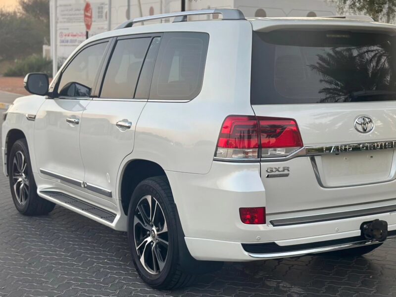 2021 Toyota Land Cruiser GXR 4.6 Liters V8 Petrol Engine White Beige SUV Automatic