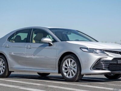 2024 Toyota Camry LE 2.5-liter 4-cylinder Petrol Engine Silver Beige Sedan Automatic GCC