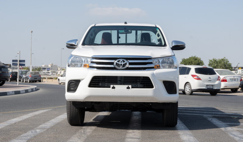 2025 Toyota Hilux SC MT 2.7L 4-cylinder DOHC, Dual VVT-i White Red Pickup Truck