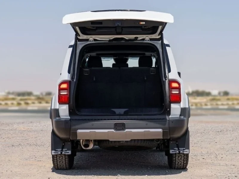 2025 Toyota Land Cruiser Prado 250 Series First Edition 2.8L 4 cylinders in-line White Black SUV