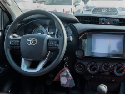 2025 Toyota Hilux SC MT 2.7L 4-cylinder DOHC, Dual VVT-i White Red Pickup Truck