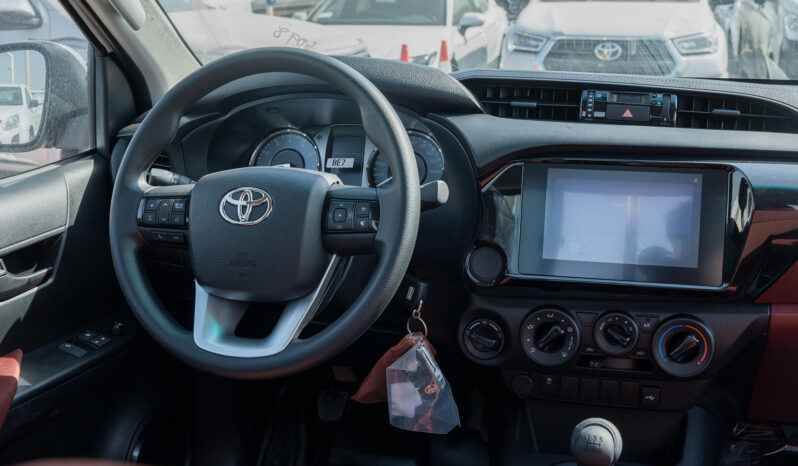 2025 Toyota Hilux SC MT 2.7L 4-cylinder DOHC, Dual VVT-i White Red Pickup Truck