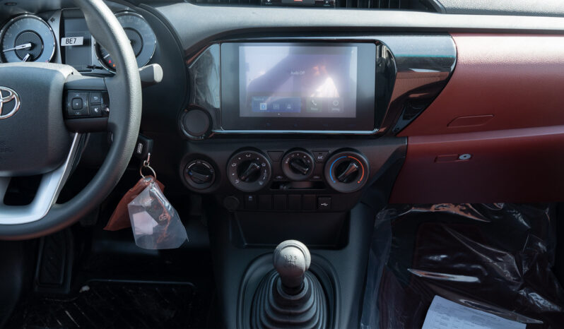 2025 Toyota Hilux SC MT 2.7L 4-cylinder DOHC, Dual VVT-i White Red Pickup Truck