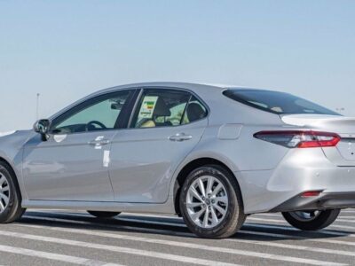 2024 Toyota Camry LE 2.5-liter 4-cylinder Petrol Engine Silver Beige Sedan Automatic GCC