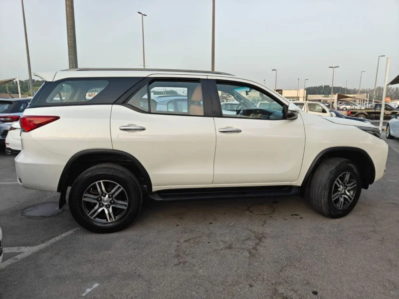 2021 Toyota Fortuner EXR 2.7-liter 4-cylinder Petrol Engine White Tan SUV GCC Specs