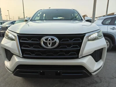2021 Toyota Fortuner EXR 2.7-liter 4-cylinder Petrol Engine White Tan SUV GCC Specs