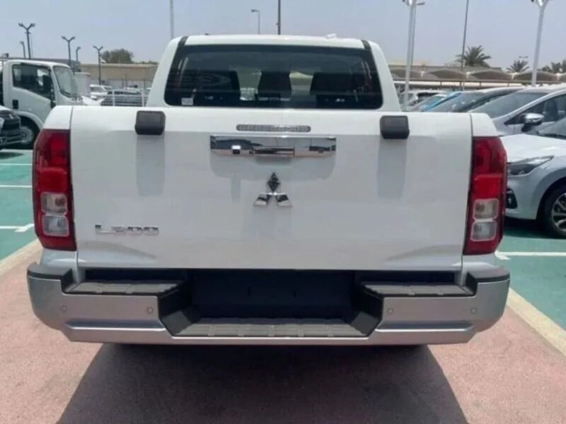 2026 Mitsubishi L200 GLX 2.4-liter Turbocharged Diesel 4 Cylinder Engine White Grey Pickup