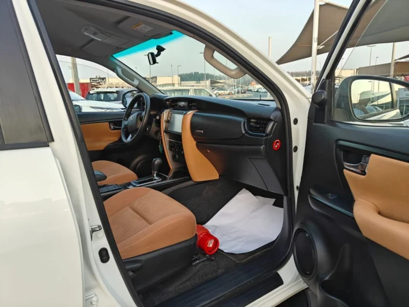 2021 Toyota Fortuner EXR 2.7-liter 4-cylinder Petrol Engine White Tan SUV GCC Specs