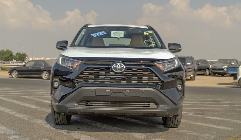 2025 Toyota RAV 4 XLE 2.0L 4-Cylinder In-Line Naturally Aspirated Black Tan SUV