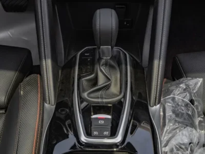 2025 Renault Koleos LE 2.5-liter 4-cylinder Petrol Engine White Black SUV Automatic