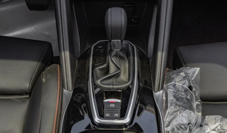 2025 Renault Koleos LE 2.5-liter 4-cylinder Petrol Engine White Black SUV Automatic