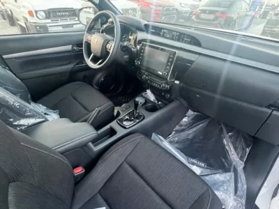 2025 Toyota Hilux ADVENTURE 4.0 Litre V6 PETROL Engine White Black PickUP