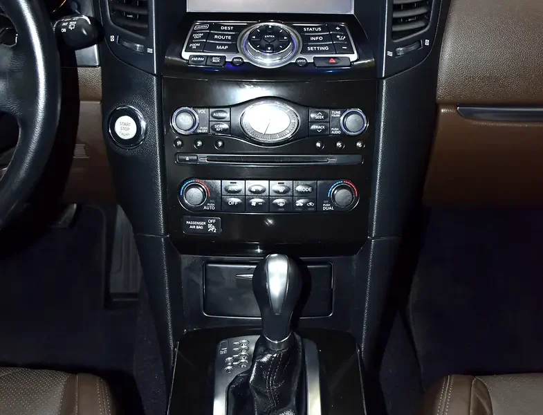 2020 Infiniti QX70 Luxury 6 Cylinder Petrol Engine Silver Brown SUV GCC Specs