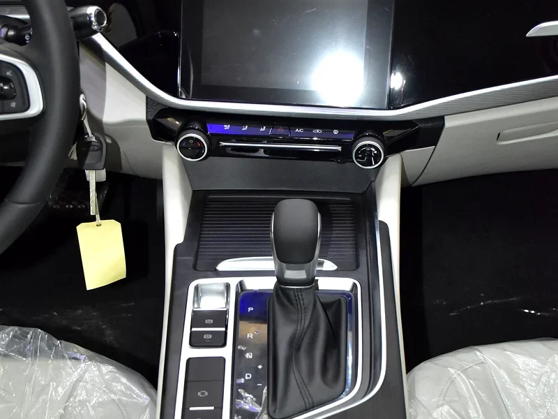 2026 Chery Arrizo 5 Comfort 4 Cylinder Petrol Engine White Beige Sedan GCC Specs